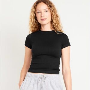 BUNDLE - Old Navy (set of 2) Ultralite Go-Dry Cropped Tee with Ribbed Detailing